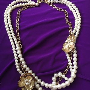 NWT Ann Taylor golden flower pearl necklace